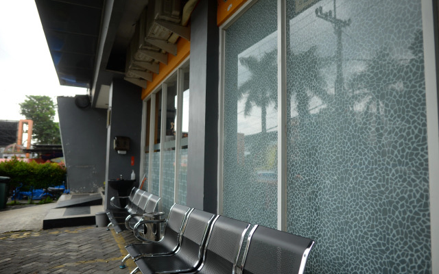 Front One Budget Malang