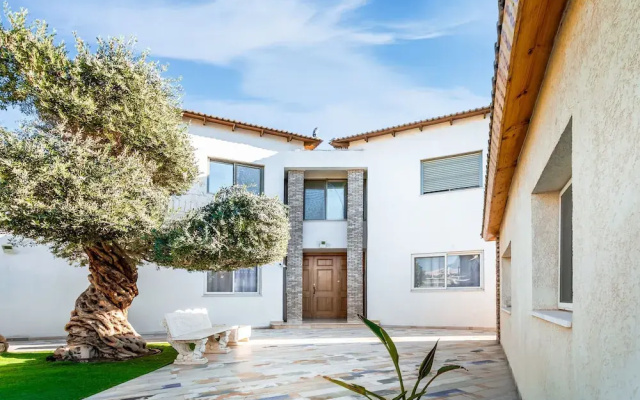 YalaRent Villa Enorma with Private Pool