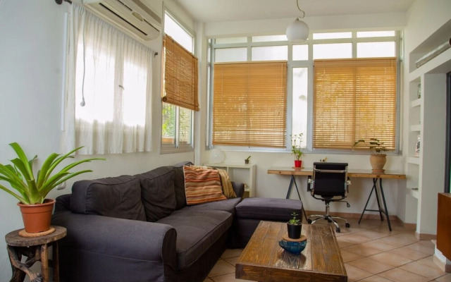 Stylish Perfect 2BR Tel Aviv Beach Apt