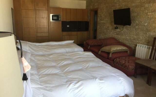Raj Hotel