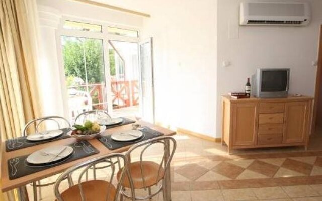 Lelle Park Apartmanház