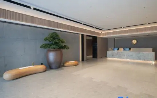 JI Hotel (North Gate of Xijindu Scenic Area, Zhenjiang)