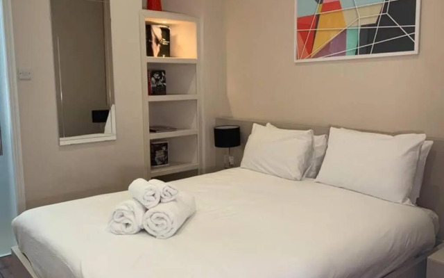 Superb One Bedroom Apartment in Soho
