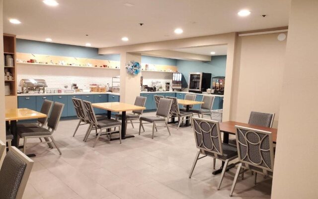 Country Inn & Suites by Radisson, Monterey Beachfront-Marina, CA