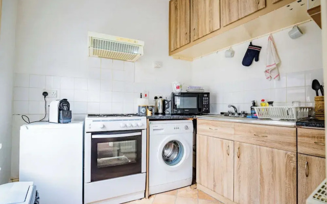 Host Stay Broadbanks Apartment