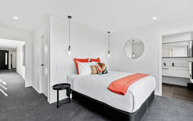 A Remarkable Stay - Jack's Point Holiday Home