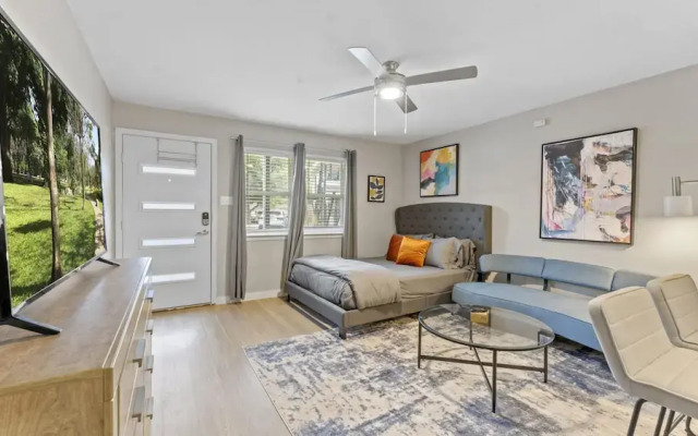 Quaint Studio Close to Downtown and Domain