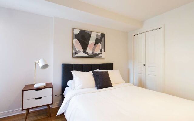 Fresh & Styled 2 Bedroom Apt in Mile End