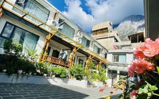Shangri-La Central Tiger Leaping Canyon Dream Boutique B&B