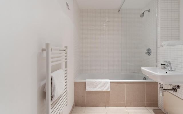 Spacious 2BR Apartment in Prime Central Location