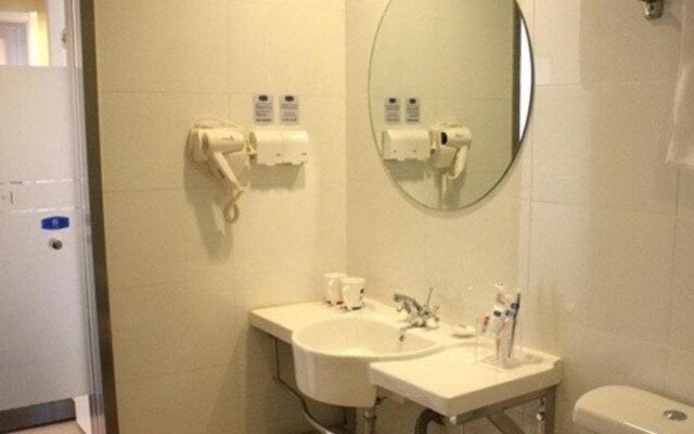 HanTing Hotel (Qinhuangdao Development Zone Yanshan University)