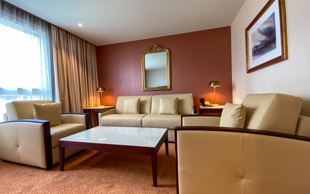 Nash Airport Hotel