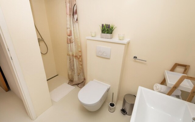 Awesome Home in Lopar with Hot Tub, WiFi & 2 Bedrooms