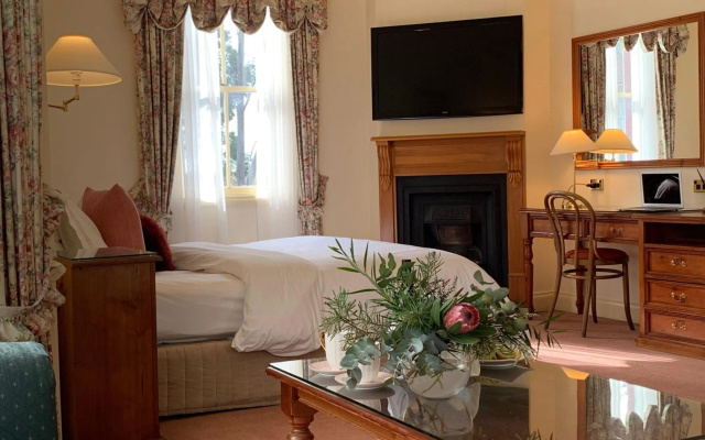 Mountain Heritage Hotel – Guest Rooms – Sydney