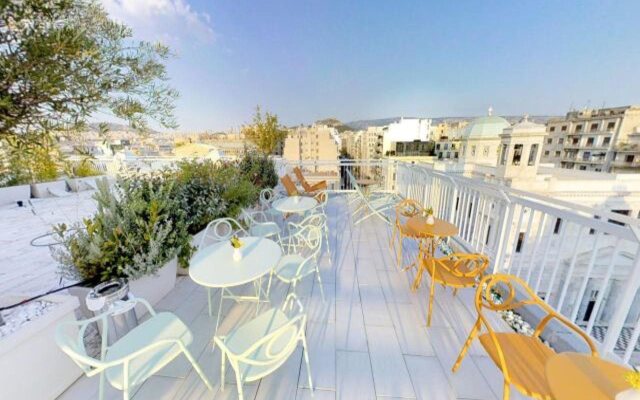 Casual Kubic Athens Hotel