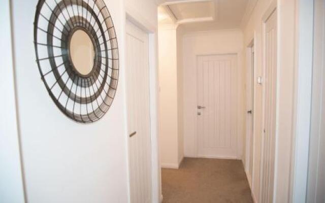 8 Glamaig Place