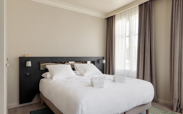 Hôtel Corneille - Entrée autonome, réception en ligne -Encore Mieux