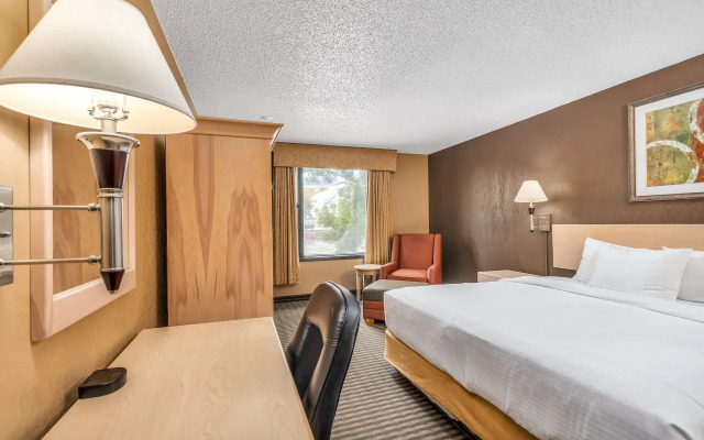 Seven Oaks Hotel Regina