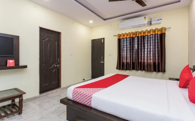 Lavish By FabHotel