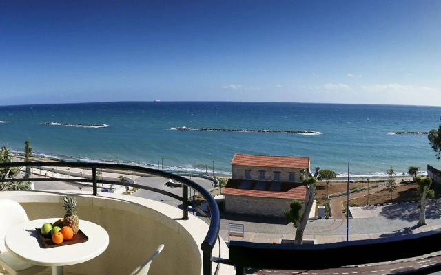 Pigeon Beach Hotel Apartments