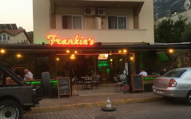Frankies Penthouse Apartment