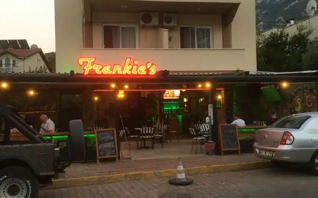 Frankies Penthouse Apartment