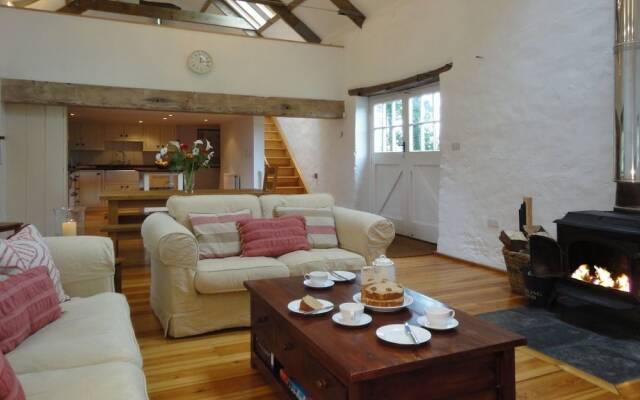 Dartmoor Barn on North Hessary Tor