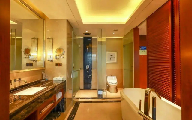 Guolong Hotel