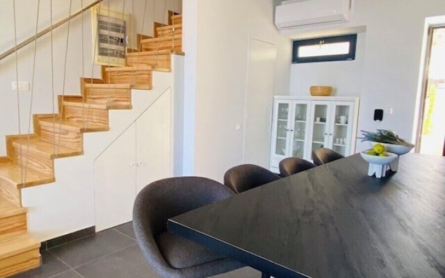 Terra Petra Villa - The Seafront Retreat