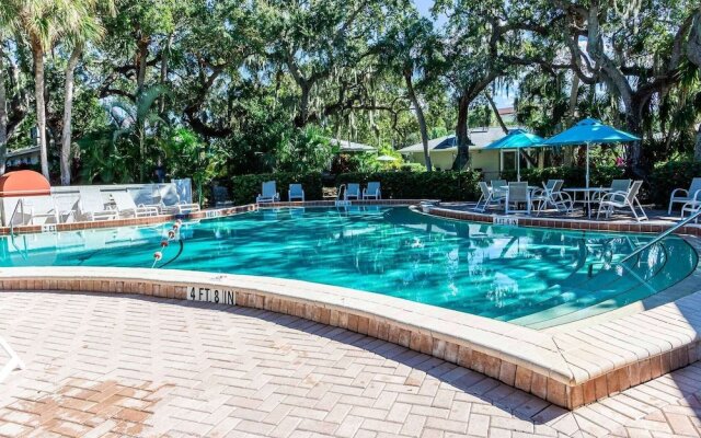 Moonmist Gorgeously Renovated Courtyard