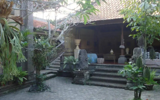 Sekar Puri Villa