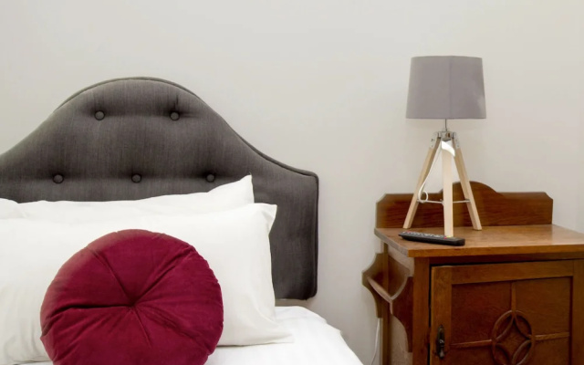 Metropolitan Hotel Orange
