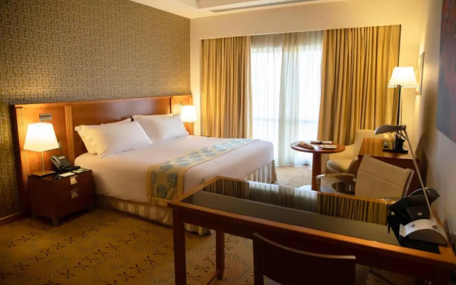 Holiday Inn Suites Kuwait Salmiya
