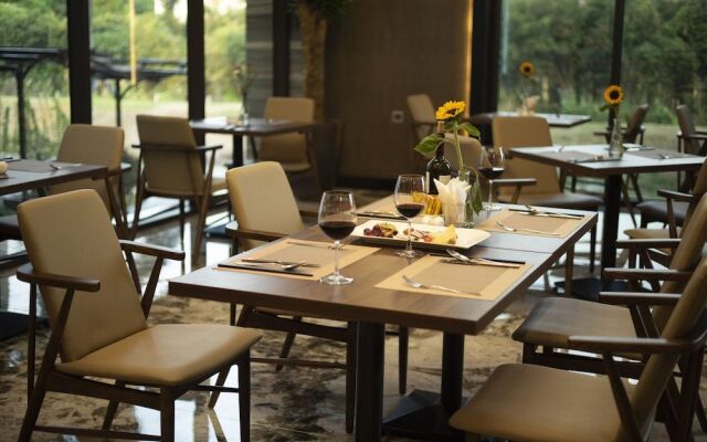 Zen Riverside Hotel & Residences