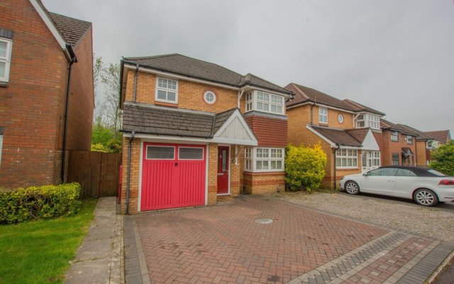 Modern 4 Bedroom Detached House in Cardiff