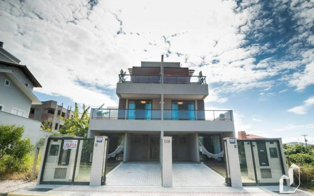 Triplex com 03 suítes com jacuzzi externa aquecida