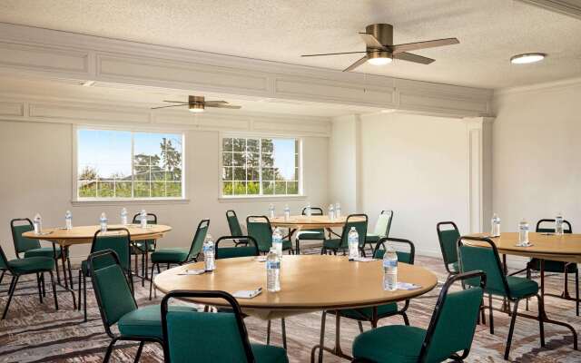 Baymont by Wyndham Blackwell I-35