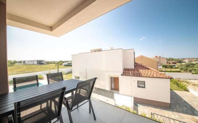 Vrsi Beautiful Apartments With Pool - A1