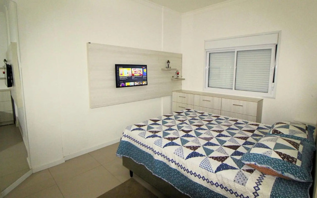 1067 - Apartamento para locação em Bombinhas com 03 suítes