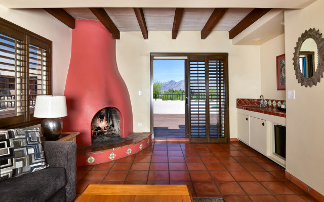 Lodge on the Desert