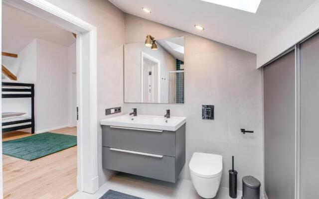 Big Design Apt - Sleeps 12 - Best Location
