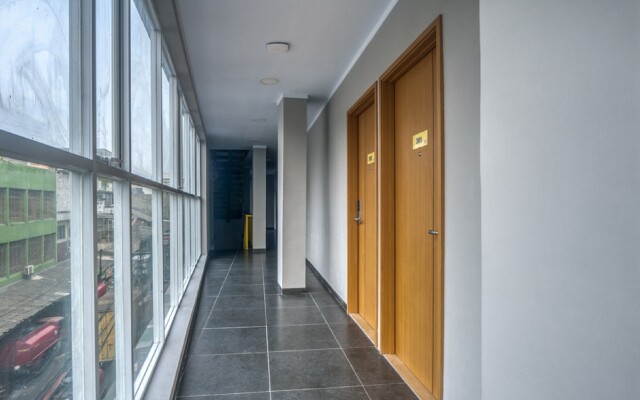 RedDoorz Plus @ Cideng Timur