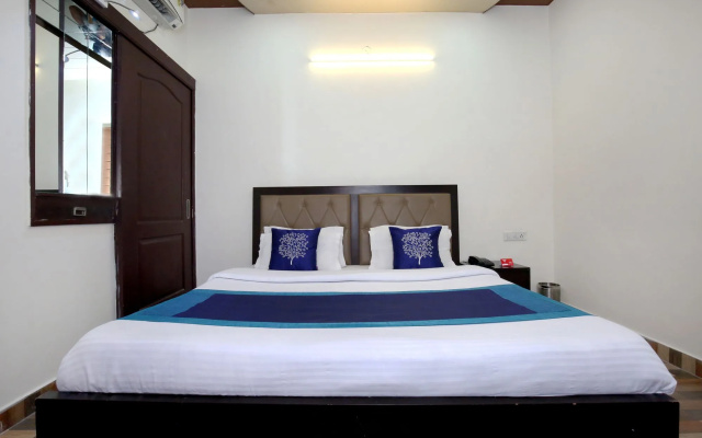 OYO 9602 Hotel Bharat Lodge