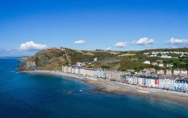 27 Morfa Bach