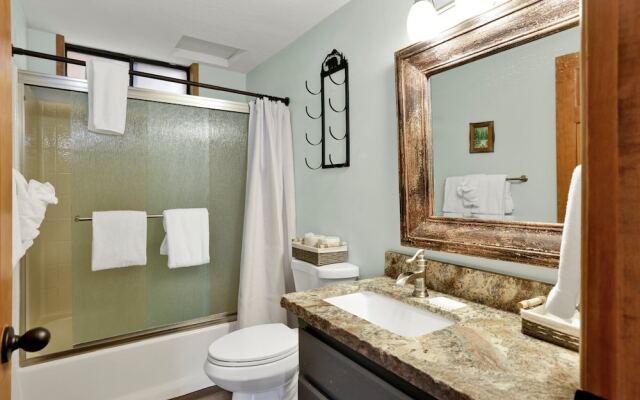 Lazy Llama Lodge #2150