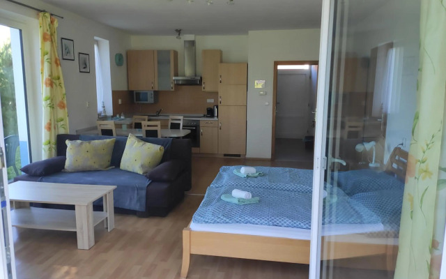 Lipno Riviéra - Myši v botě