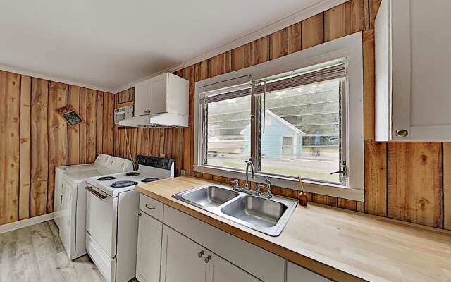 612sunny 2 Bedroom Home