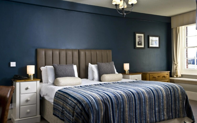 Royal Hotel