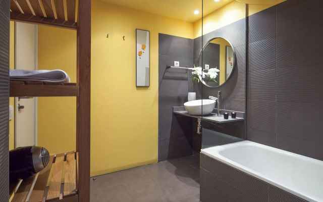 Inside Barcelona Apartments Sants