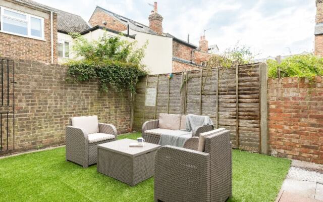 The Jericho Terrace House - 2BD + Parking